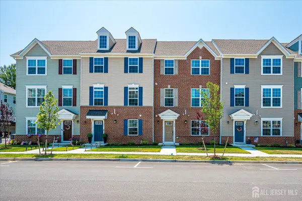 -220 Anchor Way, Aberdeen, NJ 07721