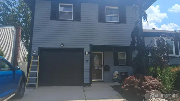 -5 Sumutka Court, Carteret, NJ 07008