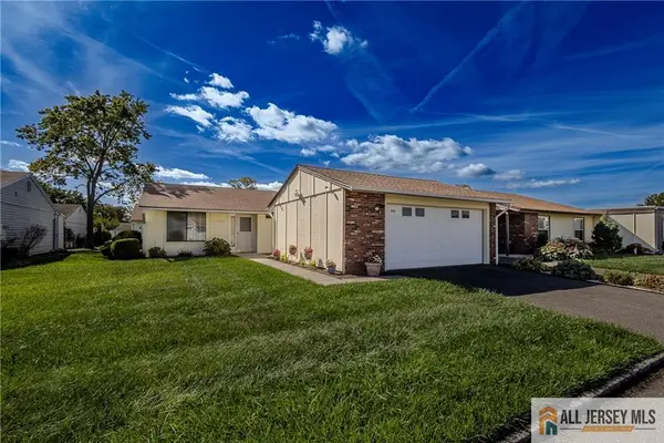 -30 Larch Plaza #A, Monroe, NJ 08831