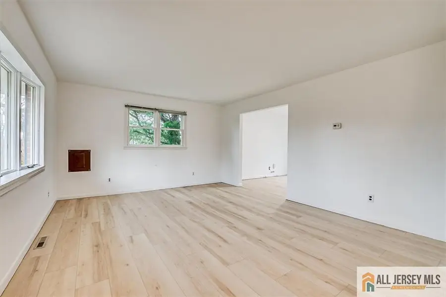 -4 Dundee Road, Kendall Park, NJ 08824 - Image #3