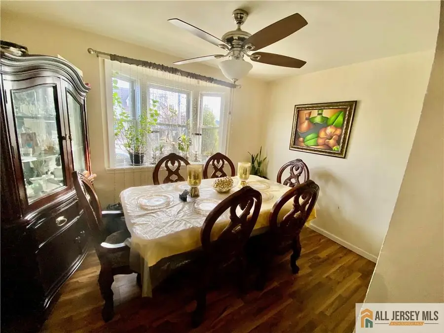 -22 Oakwood Place, North Brunswick, NJ 08902 - Image #3