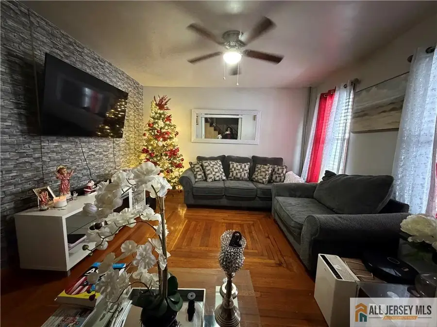 -350 Summit Avenue, Perth Amboy, NJ 08861 - Image #3