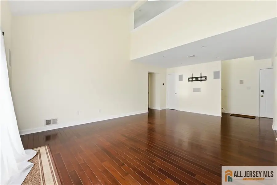 -133 Beverly Hills Terrace #G, Woodbridge Township, NJ 07095 - Image #2