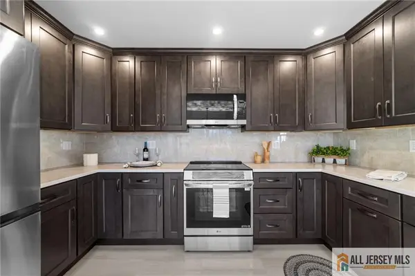 -398 Fuchsia Plaza #398C, Monroe, NJ 08831