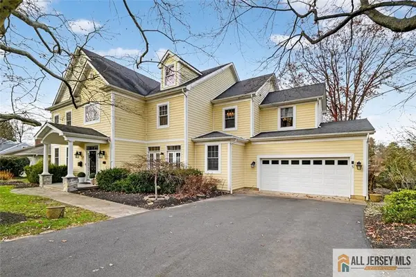 -10 Evans Drive, Cranbury, NJ 08512