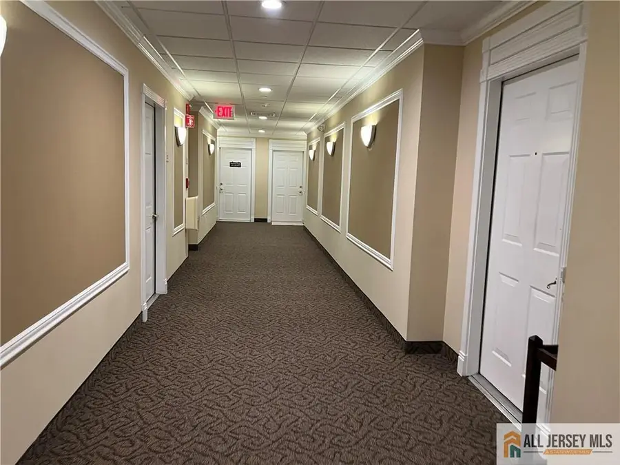 -5211 Chesterwood Way, Franklin Center, NJ 08873 - Image #2