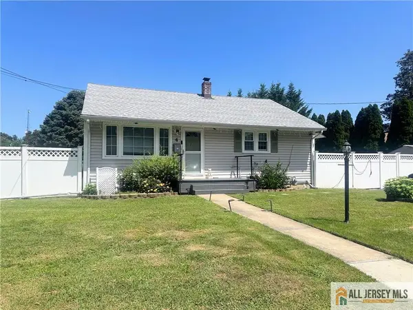 -4 Burnham Road, East Brunswick, NJ 08816