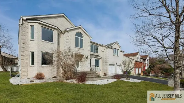 -4 Maureen Court, Edison, NJ 08820