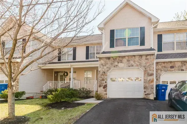 -203 Concord Place, North Brunswick, NJ 08902