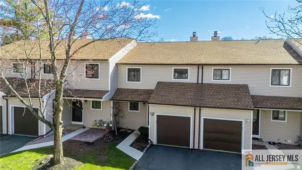 -5 Lily Court, Edison, NJ 08820