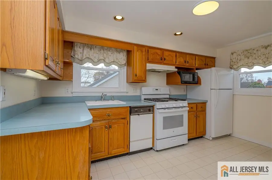 -8 Fitzsimmons Avenue, Middlesex, NJ 08846 - #2