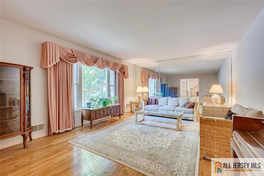 -22 Woodgate Drive, Kendall Park, NJ 08852 - #2