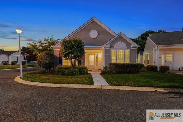 -527 Harrier Drive, Monroe, NJ 08831