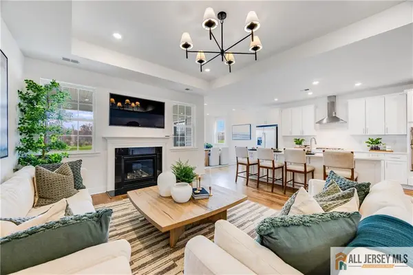 -4 Longwood Drive, Monroe, NJ 08831