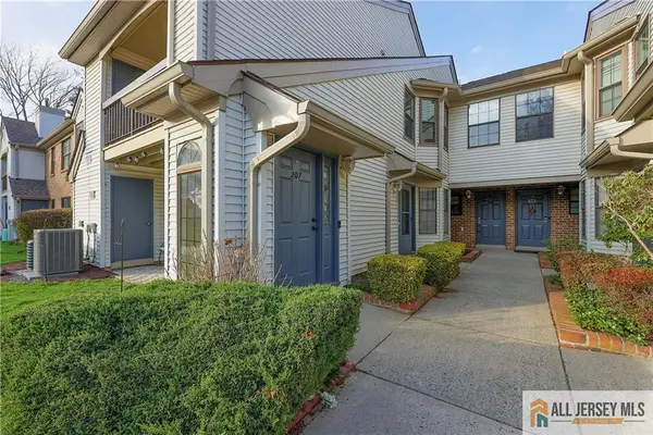 -207 Sunshine Court, Sayreville, NJ 08859