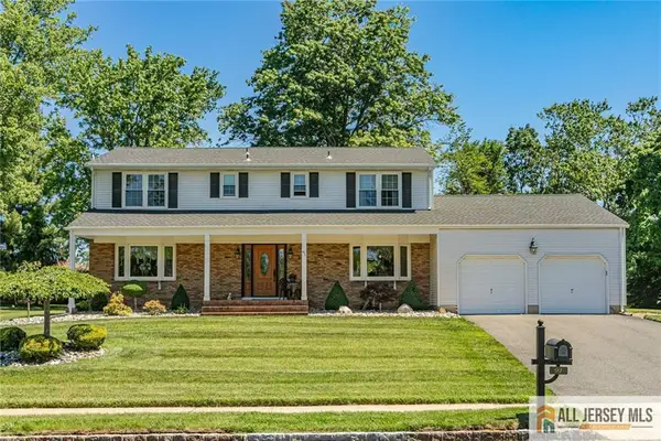-91 Hidden Lake Drive, North Brunswick, NJ 08902