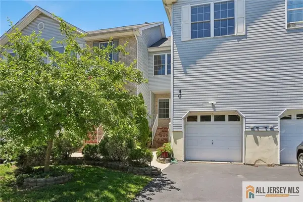 -40 Lakeview Drive, Helmetta, NJ 08828
