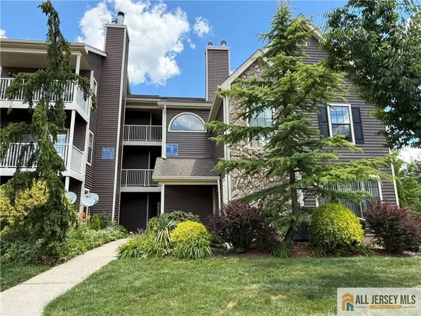 -226 Blew Court, East Brunswick, NJ 08816