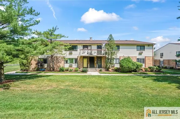 -903 Cricket Lane, Woodbridge Proper, NJ 07095