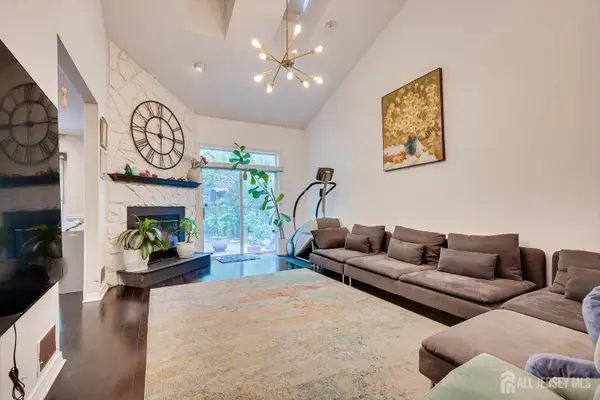 -162 Coppertree Court, Edison, NJ 08820
