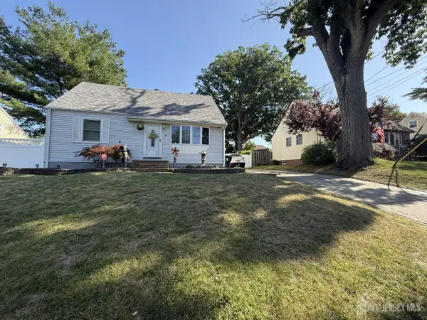 -39 Stratford Road, East Brunswick, NJ 08816