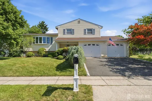 -10 Tyroler Court, Edison, NJ 08820