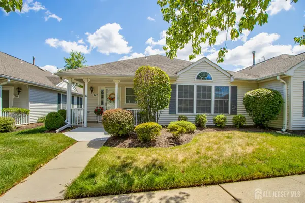 -212 N Pondview Boulevard N, Monroe, NJ 08831