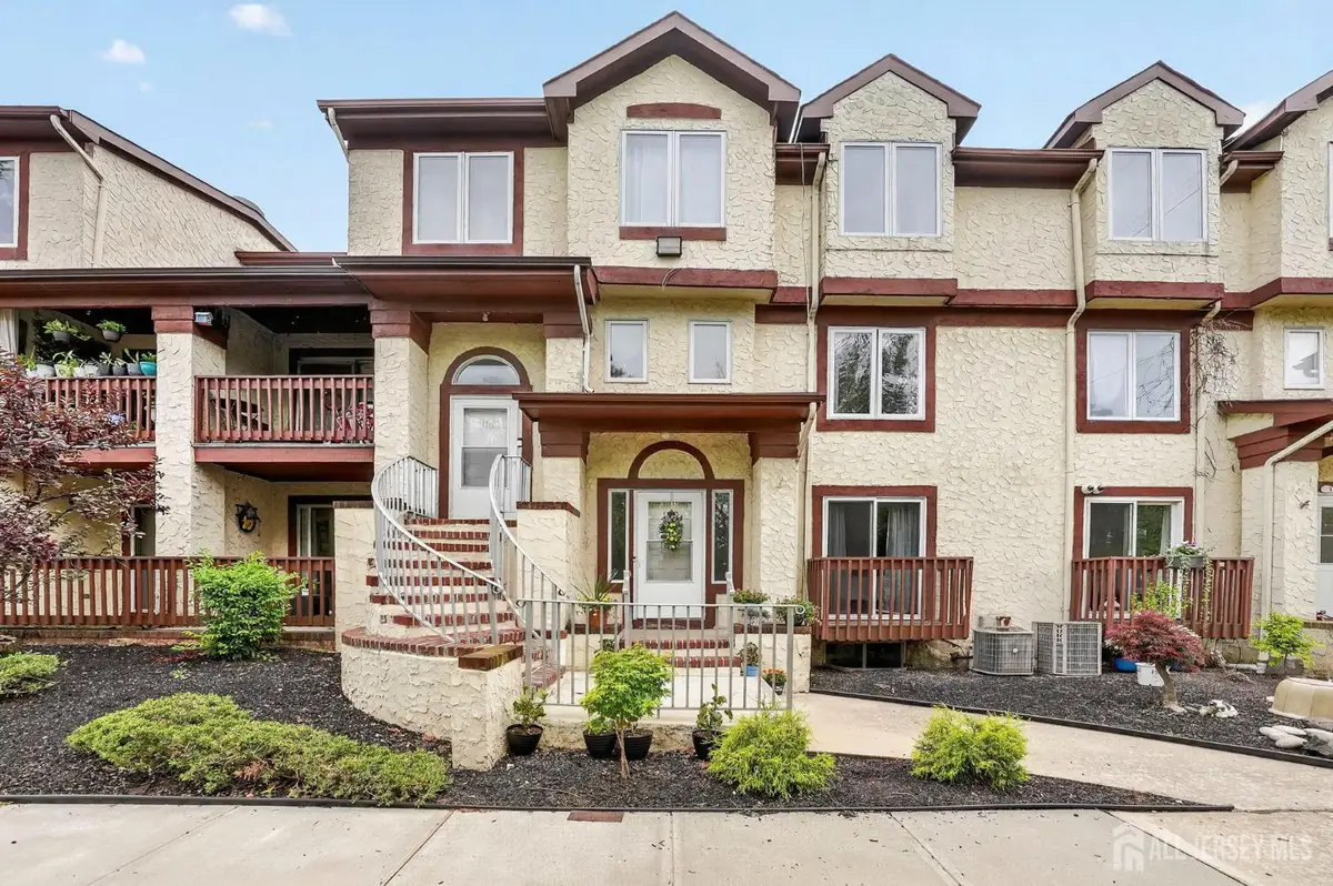 -109 Michaels Court, Woodbridge, NJ 07095 - #1