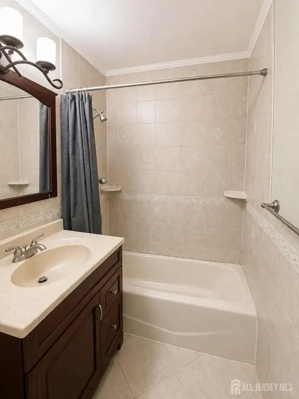 -190 College Drive, Edison, NJ 08817