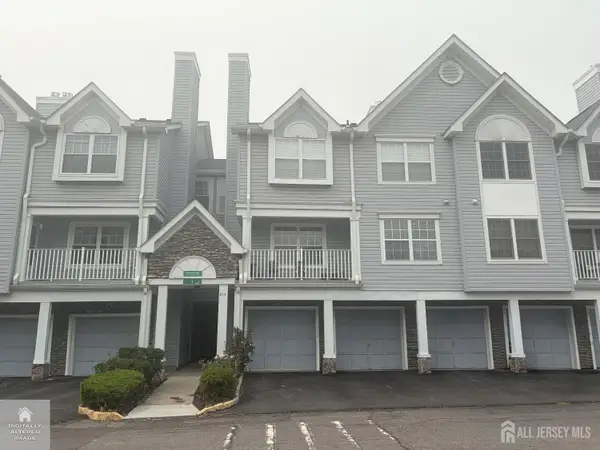 -215 Prestwick Way, Edison, NJ 08820