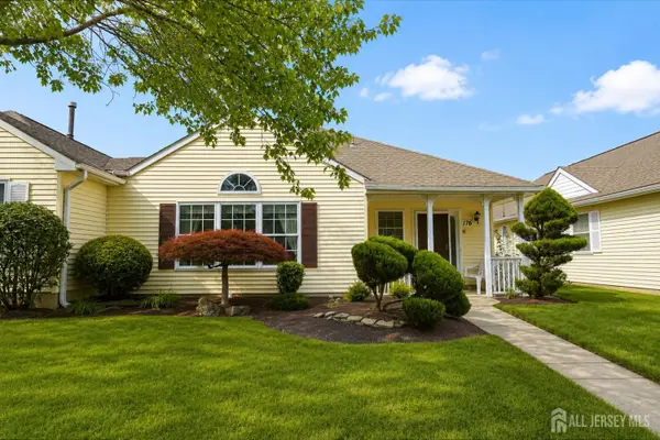 -176 Goldfinch Drive, Monroe, NJ 08831