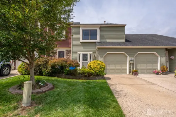 -21 Knoll Court, Old Bridge, NJ 07747