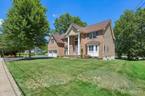 -6 Willow Drive, Edison, NJ 08820