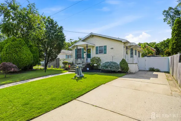 -16 Avenue B, Helmetta, NJ 08828