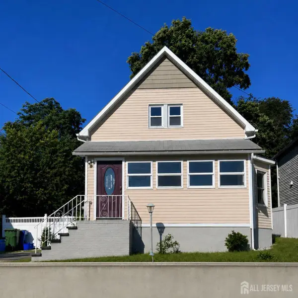 -32 Embroidery Street, Sayreville, NJ 08872