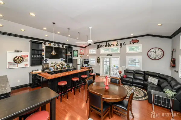 -10 Crampton Avenue, Woodbridge Proper, NJ 07095