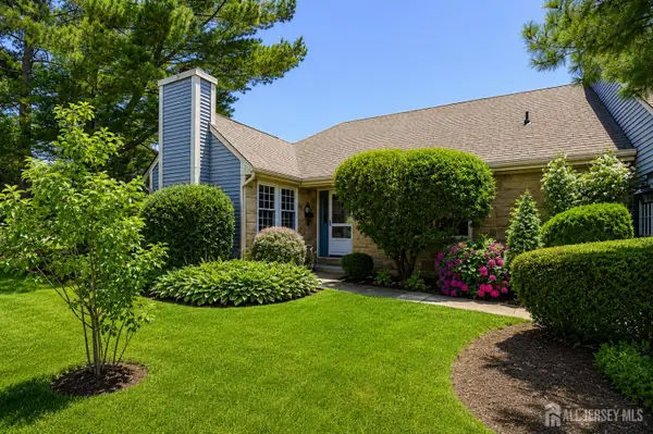 -1 Alexander Hamilton Court, Monroe, NJ 08831