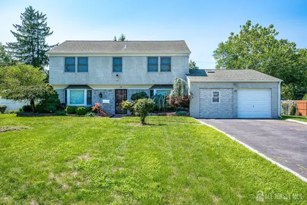 -20 Tamarack Road, Franklin, NJ 08873