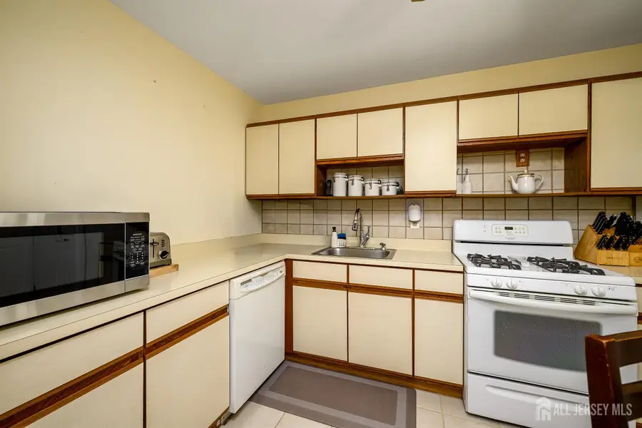 -136 Woodmere Drive, Parlin, NJ 08859 - #2