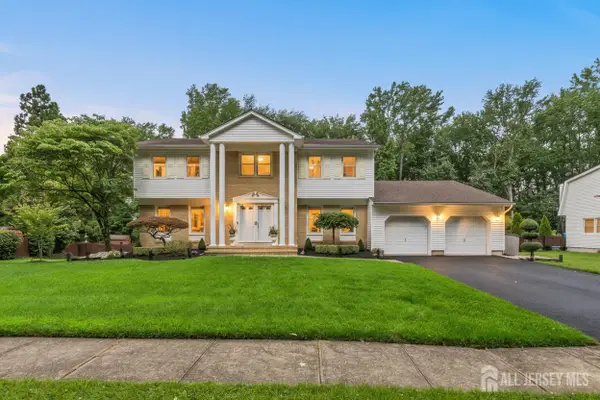 -5 Brookside Circle, Marlboro, NJ 07746