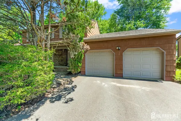 -11 Aspen Circle, Edison, NJ 08820