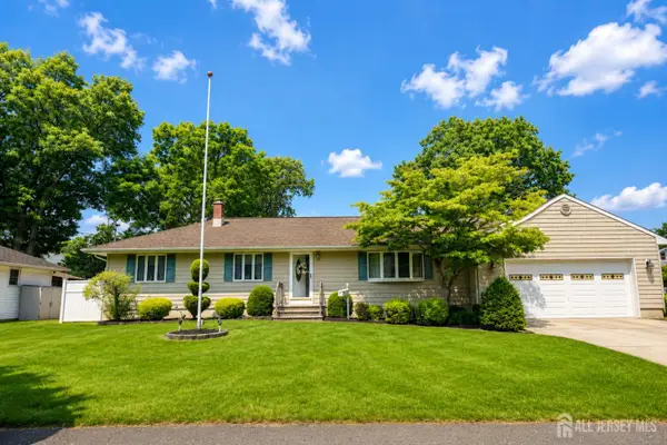 -16 Ivy Place, Monroe, NJ 08831