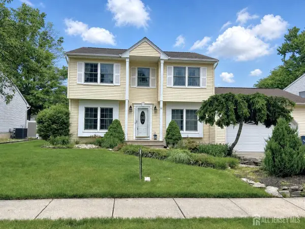 -15 Lynn Court, North Brunswick, NJ 08902