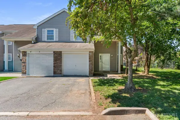-10 Starlight Court, New Brunswick, NJ 08901