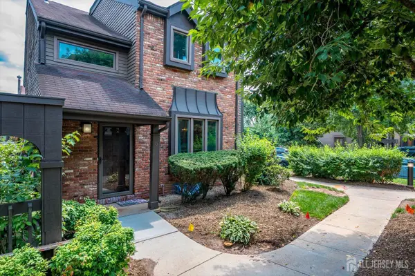 -93 Riverbend Drive, North Brunswick, NJ 08902
