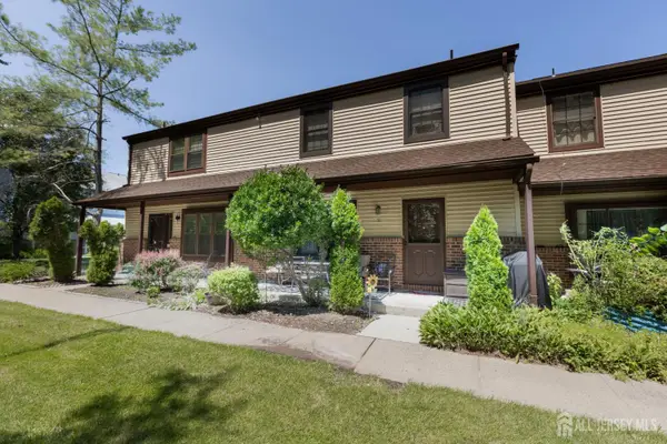 -51 Aspen Drive, North Brunswick, NJ 08902