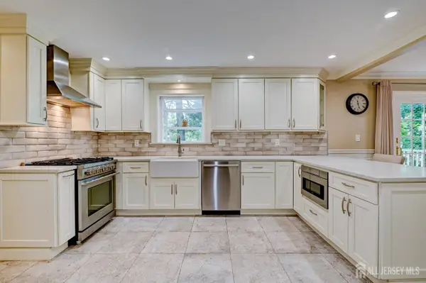 -410 Stony Brook Drive, Bridgewater, NJ 08807