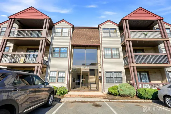 -209 Newport Court, Fords, NJ 08863