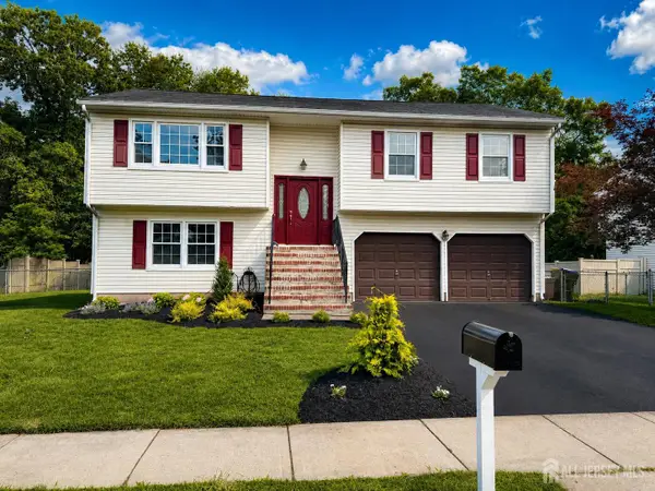 -13 Traci Lane, Edison, NJ 08817