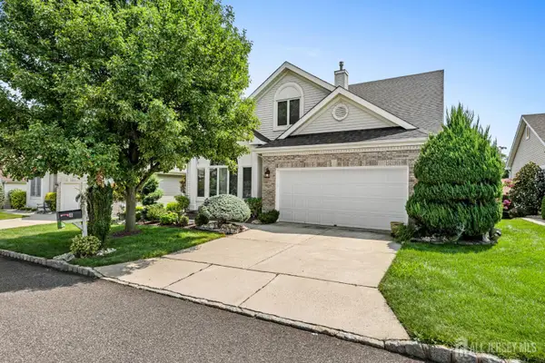 -8 Sherwood Drive, Monroe, NJ 08831